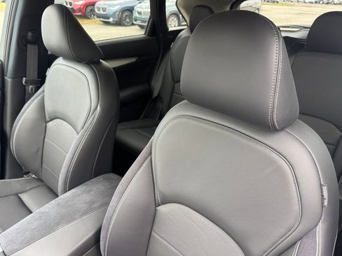 Used 2024 INFINITI QX50 Sensory image 16