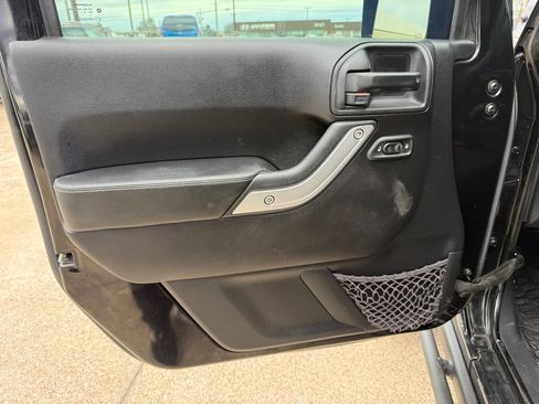 Used 2016 Jeep Wrangler Unlimited Rubicon image 20