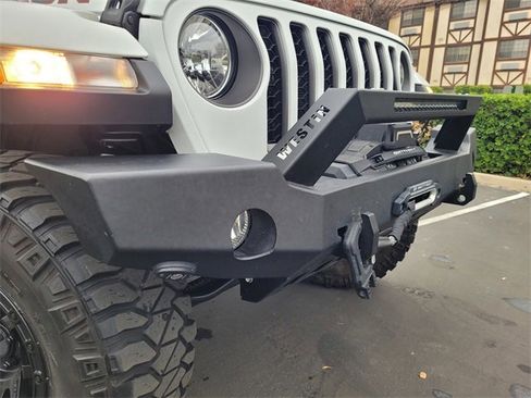 Used 2023 Jeep Gladiator Rubicon w/ Cold Weather Group image 33