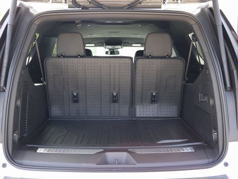 New 2025 Chevrolet Suburban Premier image 36