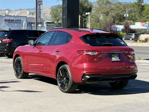 Used 2020 Maserati Levante GranSport AWD/4WD image 5