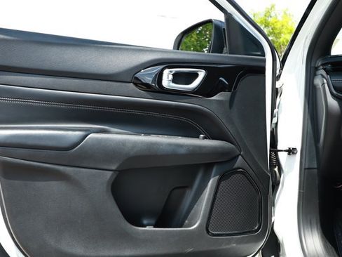 Used 2022 Jeep Compass Latitude FWD image 18