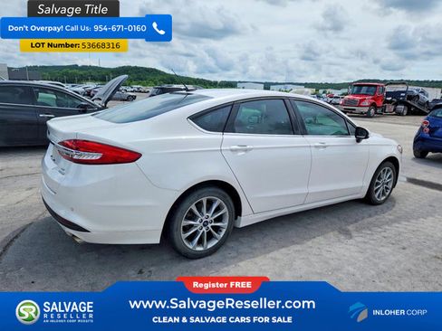 Used 2017 Ford Fusion SE w/ Fusion SE Technology Package FWD image 4