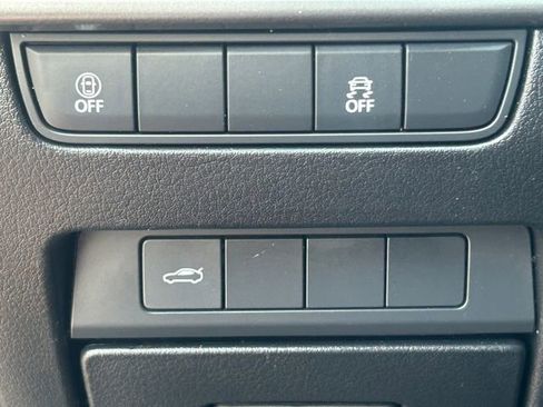 Used 2023 MAZDA MAZDA3 s image 22