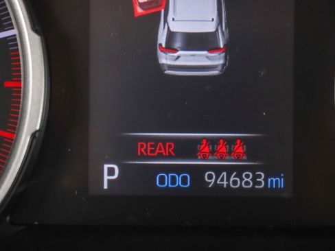 Used 2021 Toyota RAV4 XLE image 16