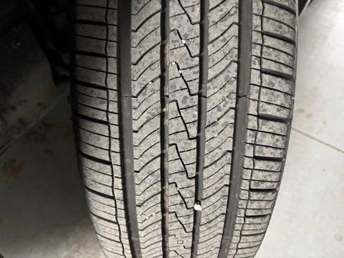 Used 2023 Toyota Venza XLE image 25