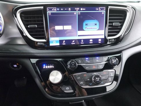 New 2026 Chrysler Pacifica Select image 17