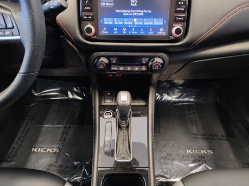 Used 2021 Nissan Kicks SR w/ SR Premium Package image 23