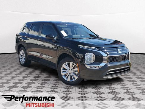 New 2026 Mitsubishi Outlander ES image 1