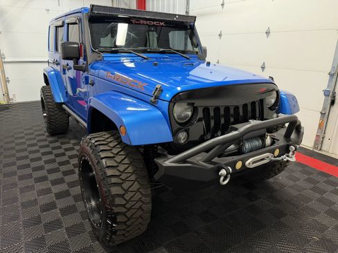 Used 2015 Jeep Wrangler Unlimited Sahara w/ Max Tow Package AWD/4WD image 10