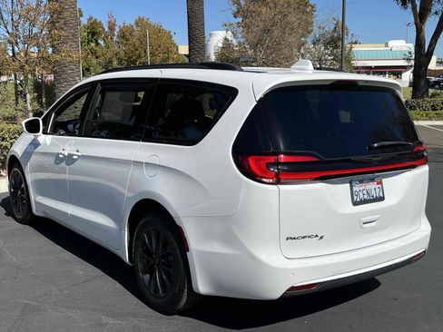 Used 2021 Chrysler Pacifica Touring w/ S Appearance Package image 2