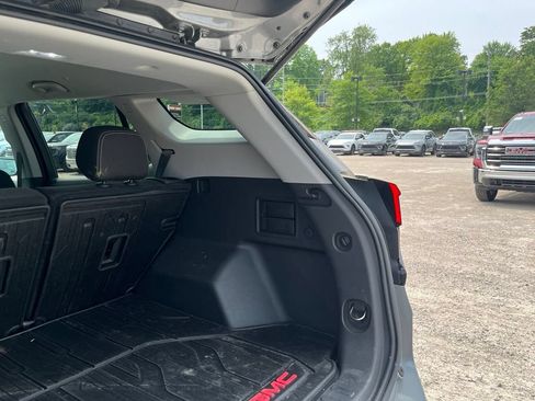 Used 2023 GMC Terrain SLE w/ Driver Convenience Package FWD image 11