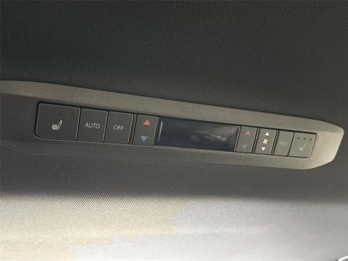 Certified 2025 Toyota Sienna Platinum image 39