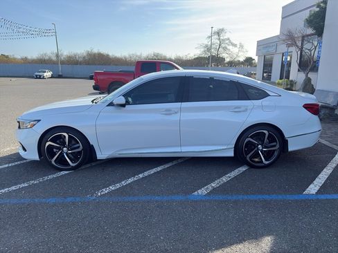 Used 2022 Honda Accord Touring image 3