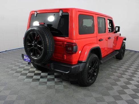 Used 2025 Jeep Wrangler Unlimited Sahara AWD/4WD image 23