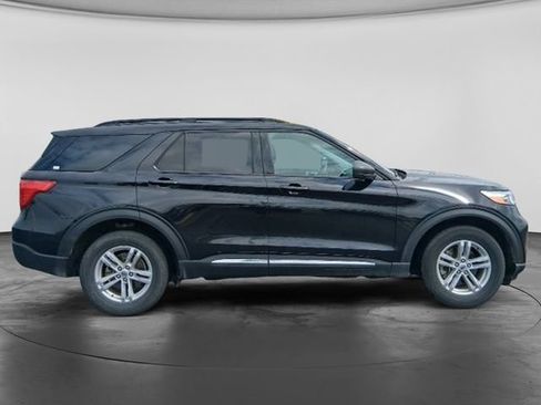 Used 2024 Ford Explorer XLT w/ Equipment Group 202A AWD/4WD image 5