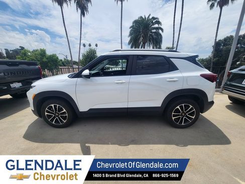 Used 2025 Chevrolet TrailBlazer LT FWD image 3