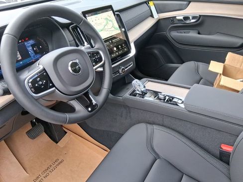 New 2026 Volvo XC90 B5 Plus w/ Protection Package Premier AWD/4WD image 11