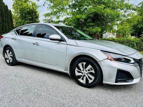 Used 2023 Nissan Altima 2.5 S FWD image 3