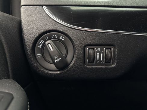 Used 2017 Dodge Grand Caravan SXT w/ Driver Convenience Group image 15