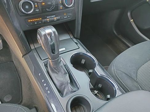 Used 2018 Ford Explorer XLT FWD image 14