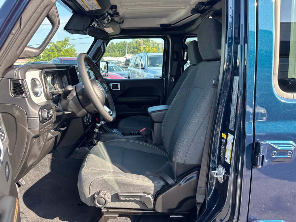 Used 2025 Jeep Wrangler Unlimited Sahara AWD/4WD image 12