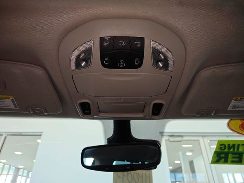 Used 2023 Chrysler Pacifica Limited FWD image 36