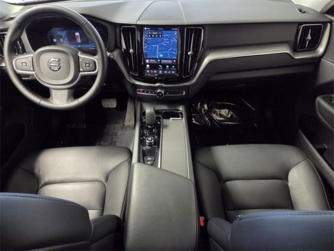 Used 2025 Volvo XC60 B5 Core image 19