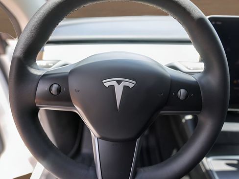 Used 2023 Tesla Model Y Long Range AWD/4WD image 11
