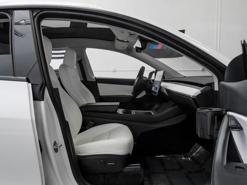 Used 2021 Tesla Model Y Long Range AWD/4WD image 42
