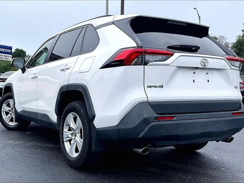 Used 2019 Toyota RAV4 XLE w/ Convenience Package FWD image 4