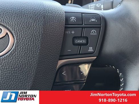 Used 2025 Toyota Camry SE image 30