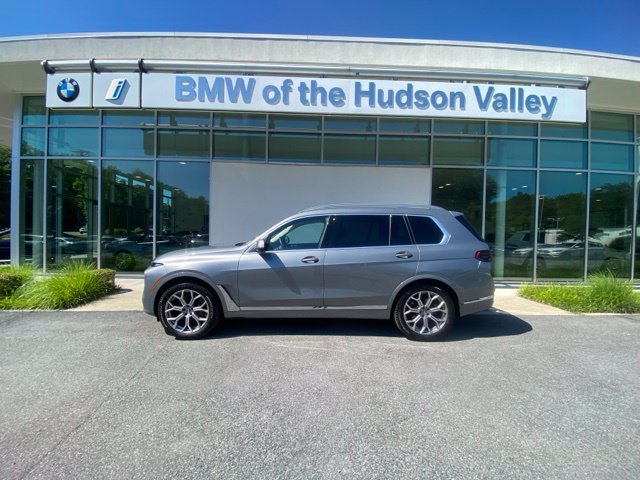 Used 2024 BMW X7 xDrive40i w/ Premium Package AWD/4WD image 1