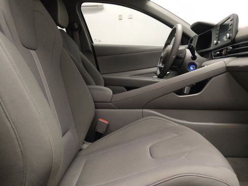 Used 2024 Hyundai Elantra SE image 21