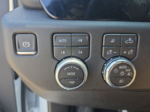 Used 2026 GMC Sierra 2500 SLT AWD/4WD image 31