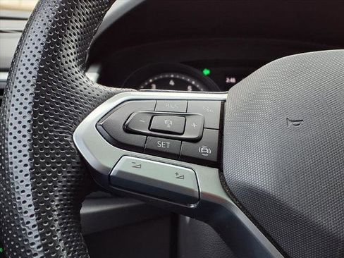 Used 2021 Volkswagen Atlas SE w/ Panoramic Sunroof Package image 12