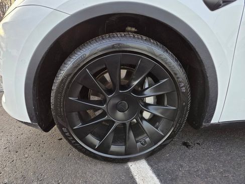 Used 2020 Tesla Model Y Long Range image 15