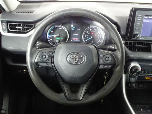 Used 2022 Toyota RAV4 LE image 19