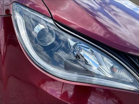 Used 2018 Chrysler Pacifica Limited FWD image 30