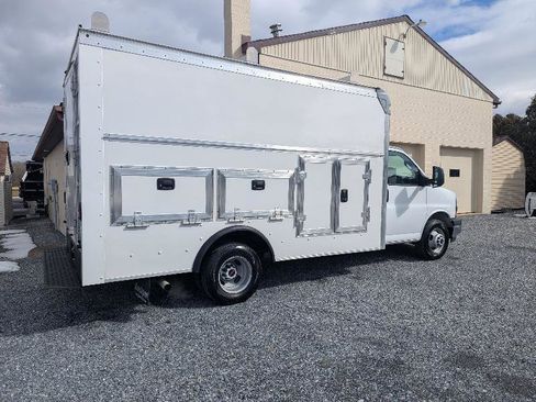 Used 2022 GMC Savana 3500 w/ Power Convenience Package image 12