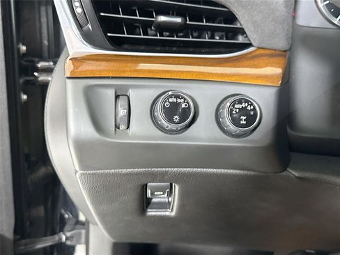 Used 2018 Cadillac Escalade Premium Luxury image 23