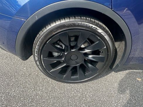 Used 2023 Tesla Model Y 2WD image 13