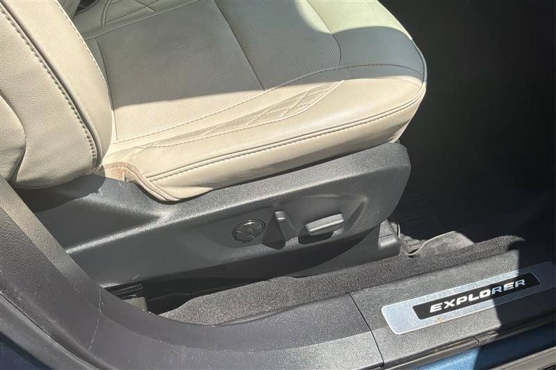 Used 2019 Ford Explorer Platinum AWD/4WD image 23