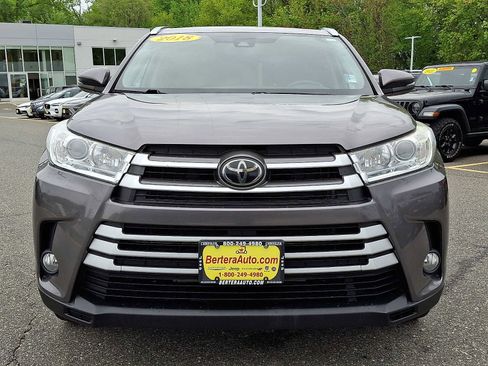 Used 2018 Toyota Highlander XLE AWD/4WD image 2