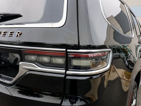 Used 2022 Jeep Grand Wagoneer Series III w/ Rear Seat Video Group 1 image 29