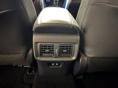Used 2021 Toyota Venza LE w/ Carpet Mat Package (TMS) AWD/4WD image 21