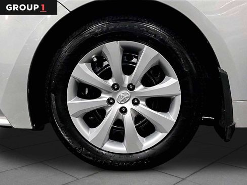 Used 2025 Toyota Corolla LE image 11