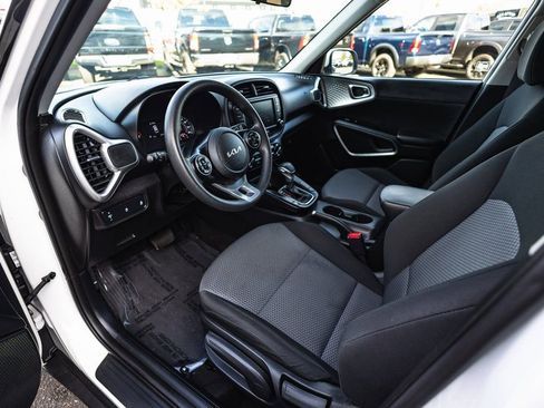 Used 2022 Kia Soul LX FWD image 17