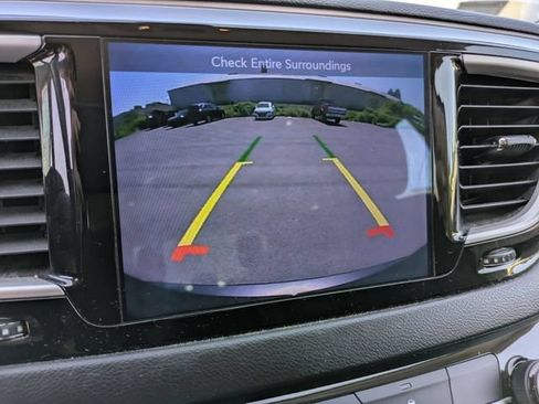 Used 2017 Chrysler Pacifica Touring FWD image 14