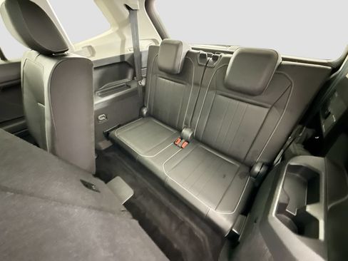 Used 2023 Volkswagen Tiguan SE w/ Panoramic Sunroof Package FWD image 21